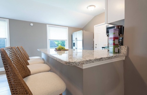 Charlotte House | Newly Renovated-Private Backyard Hot Tub-Patio-Modern Luxe- Sleeps 8