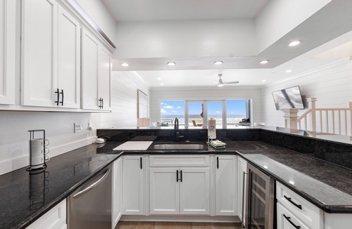 White Sands House | Newly Upgraded Gulf-Front Escape/Perfect for Creating Unforgettable Memories!