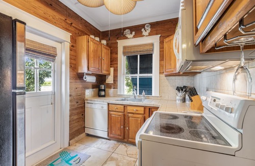 The Meadows Condo | NEWTON'S NEST ~ Adult Only, 1 Bedroom, 1 Bath Condo w/Shared Pool!