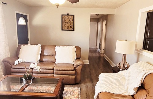 Charlotte House | Nice Quaint Getaway in Charlotte
