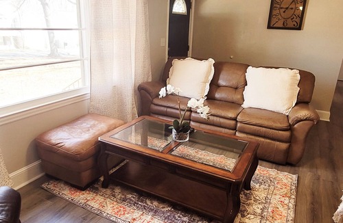 Charlotte House | Nice Quaint Getaway in Charlotte