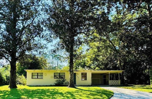 Gainesville House | Nina Juniper Art House Exhibit