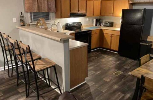 Summerton House | No Cleaning Fee 3BR ~ Sleeps 10 ~Near Santee Lakes