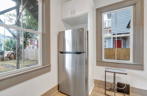 Historic Downtown Savannah Apartment | No Cleaning Fee! Amazing walkable location! Pets Ok