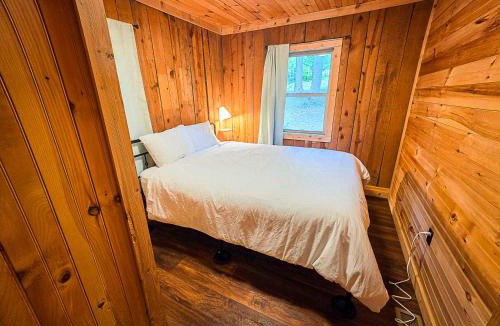 Jamestown House | No Wake Zone-access to EObey River & Dale Hollow!