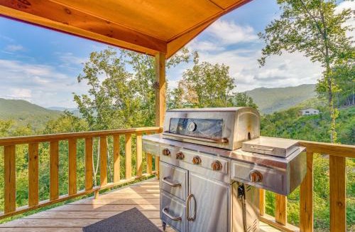 Murphy House | North Carolina Cabin - Pool Table & Mountain Views