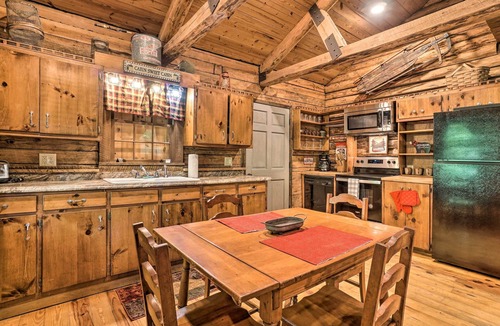 Sautee Nacoochee Cottage | North Georgia Mtn Escape w/Hot Tub & Games!