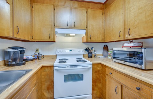 Macon House | North Macon Townhome w/Deck < 8 Mi to Downtown!