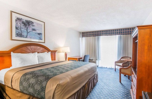 Golden Glades Hotel | North Miami Beach Gardens Inn & Suites