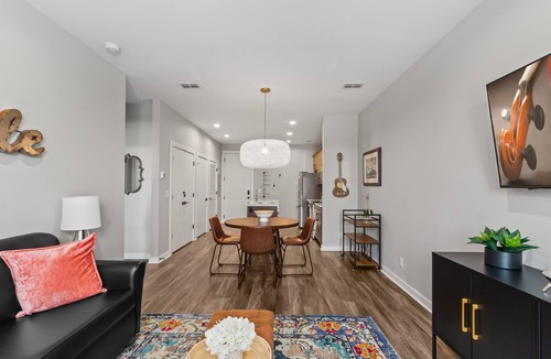 The Nations Condo | Now accepting bookings! Minutes to Broadway! Sleeps 6! Nashville Nations