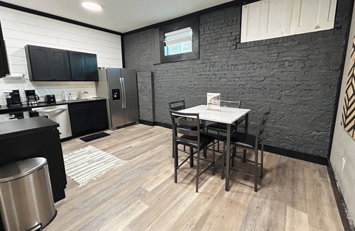 Winchester Apartment | Oasis on the Square