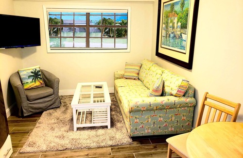 Palm Beach Gardens House | Oasis! PRIVATE Suite, HEATED Pool 5min to Beach, Mall, Stadum, PGA
