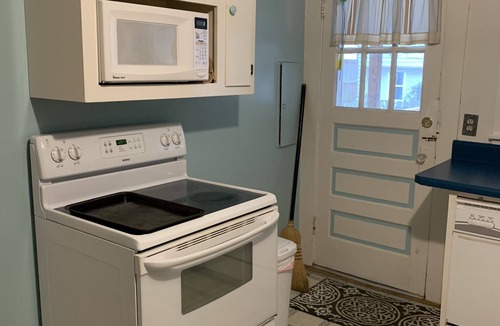 Northeast Virginia Beach Cottage | Ocean Access Walkway 50 Feet from Your Front Door
