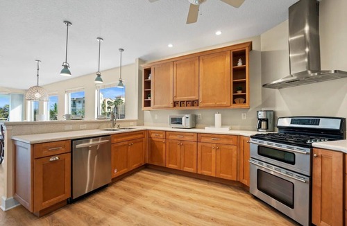 Cocoa Beach House | Ocean Blue Beach House: 3B/3B Downtown Cocoa Beach House