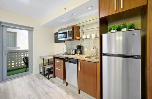 South Beach Condo | Ocean Drive Oasis | Rooftop Pool & Bar