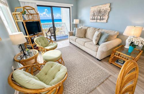 Crescent Beach Apartment | Ocean Garden Villas L2