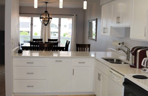 Northeast Virginia Beach Condo | Ocean is Across the Street - 3BR, 3.5 BA Contemporary Condo!