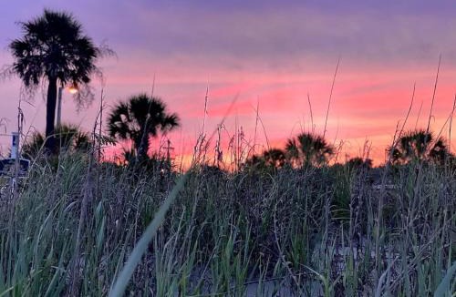 Surfside Beach House | Ocean Lakes 4 bedroom Cottage that sleeps 10