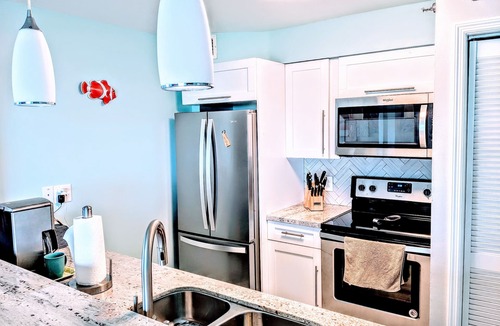 Tavernier Condo | Ocean Oasis at Ocean Pointe Key Largo Pool Jacuzzi Beach in a Safe Gated Resort