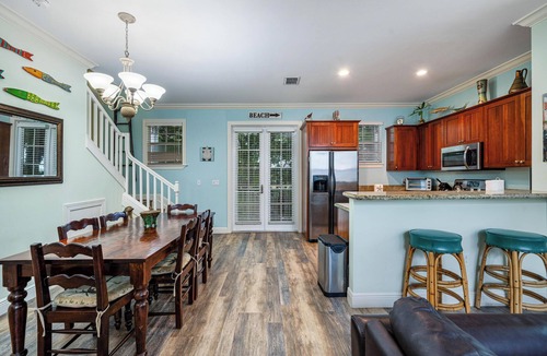Islamorada House | OCEAN VIEW ANGLERS REEF - POOL, DOCK, BEACH. Walk or Bike to local food + bars