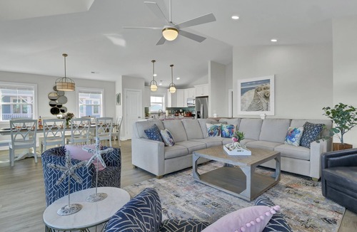 Sneads Ferry House | Ocean View Escape: Heated Pool, Putting Green, Fire Pit, Steps to Beach