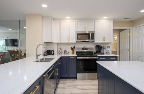South Beach Condo | Oceanfront | Dolphin & Sunset Views | 2025 Renovation | 1841 Beachside Tennis