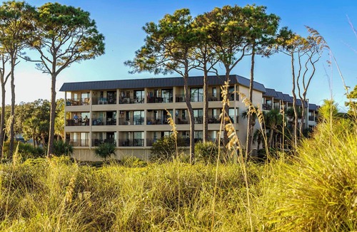 Hilton Head Island Apartment | Oceanfront Hilton Head Island Condo w/Pool!