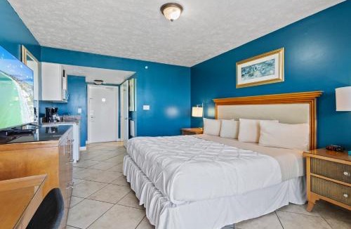 Fort Pierce House | Oceanfront Inn Room #19- Ocean View Balcony King Bed