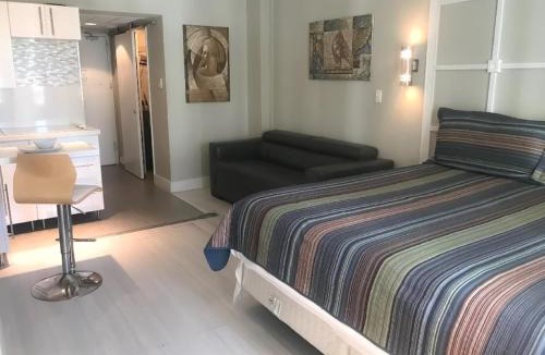Mid Beach Apartment | Oceanfront Miami Beach Studio 925