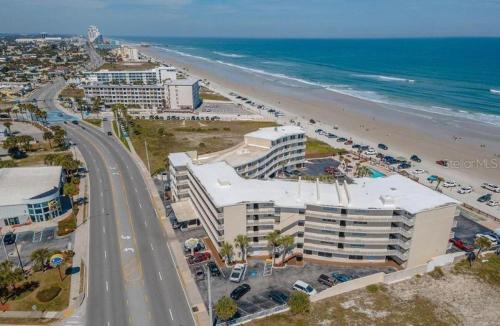 Bostwick Park Apartment | Oceanfront Oasis