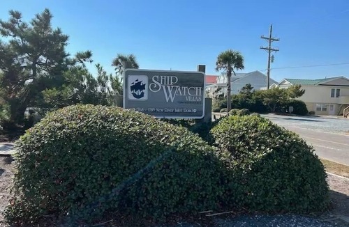 Sneads Ferry House | Oceanfront! “On a Wing and a Prayer” All new oceanfront decks! Booking 2026!