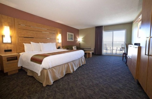 Tybee Island Hotel | Oceanfront Room w/Private Balcony, WiFi, and Incredible Coastline Views