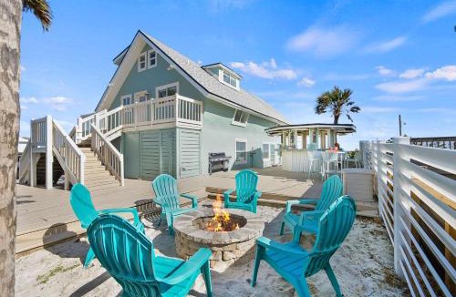 Vilano Beach House | Oceanfront, Serenity Under the Sea, Tiki Bar and Grand Deck!