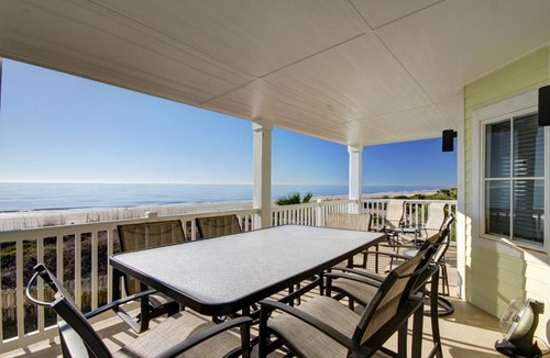 Isle of Palms Villa | Oceanfront, Spacious Condo w/Breathtaking Ocean Views! Community Pool & Elevator!