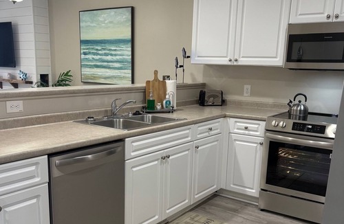 Long Beach Condo | Oceanfront Sunrise & Sunset Views – Oak Island