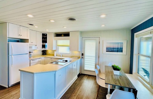 Oak Island Cottage | Oceanfront with panoramic views! Direct beach access from covered deck.