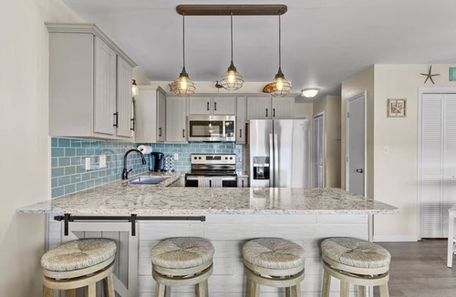 Emerald Isle Condo | Oceanside Condo w/Heated Indoor Pool, 2 Outdoor Pools, & Easy Beach Access!