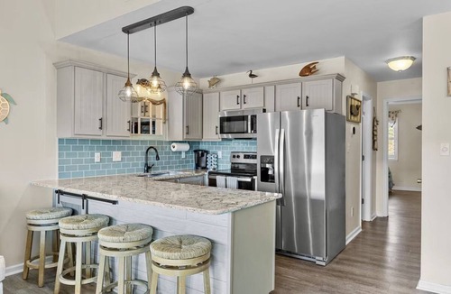 Emerald Isle Condo | Oceanside Condo w/Heated Indoor Pool, 2 Outdoor Pools, & Easy Beach Access!