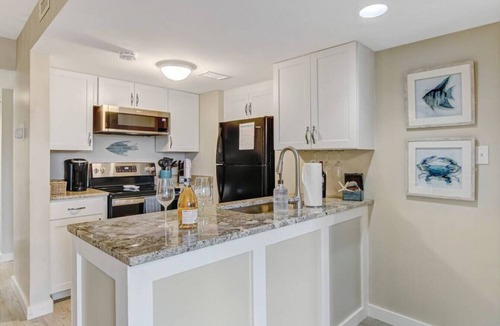 Fernandina Beach Condo | Oceanview Sand Dollar Villas Condo | Balcony | Pool