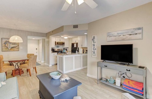 Fernandina Beach Condo | Oceanview Sand Dollar Villas Condo | Balcony | Pool