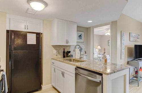 Fernandina Beach Condo | Oceanview Sand Dollar Villas Condo | Balcony | Pool