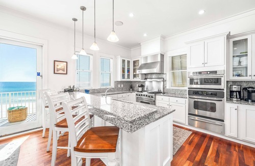 Delos House | Oct-Dec Reduced!*On Beach*Pool Access*Elevator!
