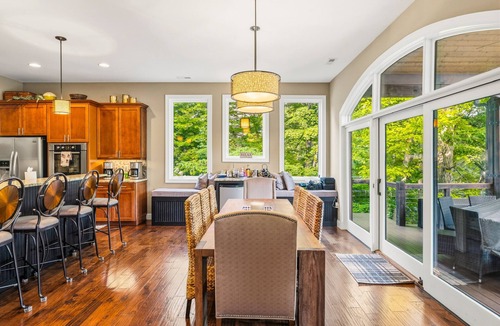 Jacksboro House | Offseason Oasis on Windsor Ln Beautiful Lake Front Retreat