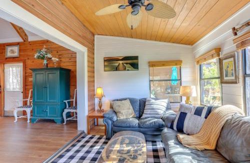 Okeechobee House | Okeechobee Cabin with Patio and Community Pool!