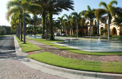 Ole Condo | Olé Lely, Corner 2 Bedroom, 2 Bath, Sleeps 6. Professionally Decorated.1st Floor
