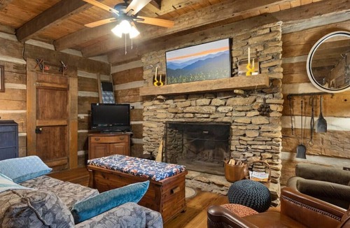 Lake Junaluska Cabin | Old Chestnut Cabin An Upgraded Piece of History