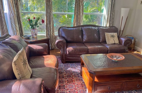 Inglis House | Old European Style Cottage, sleeps 2, very comfortable