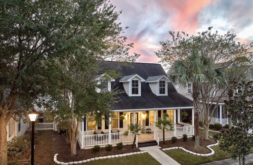 Old Town Bluffton House | Old Town Bluffton's "The Yellow Cottage" with Golf Cart and Fenced-In Yard