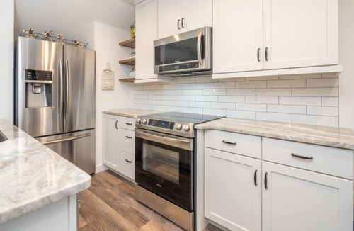 Olde Town Cottage | Old Town + Walk to restaurant + EV Charger
