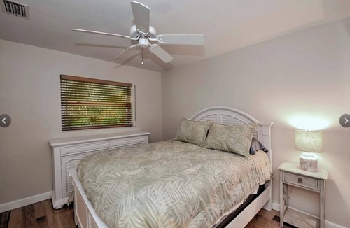 Old Naples Condo | Olde Naples Prime Location!